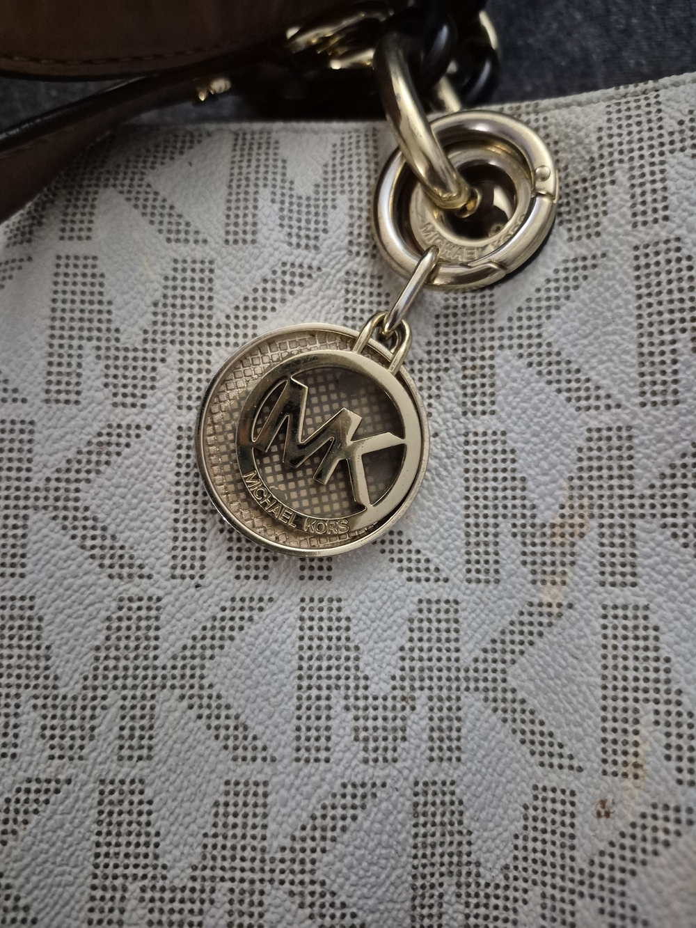 Michael Kors Beige MK Monogram Tote with Matching Scarf & Sandals - Picture 9 of 16